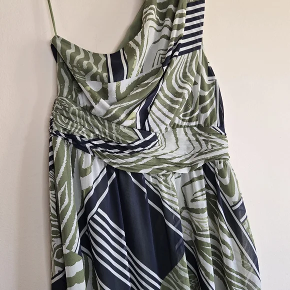 BANANA REPUBLIC FACTORY One-Shoulder Draped Green Patterned Dress - Picture 11 of 13